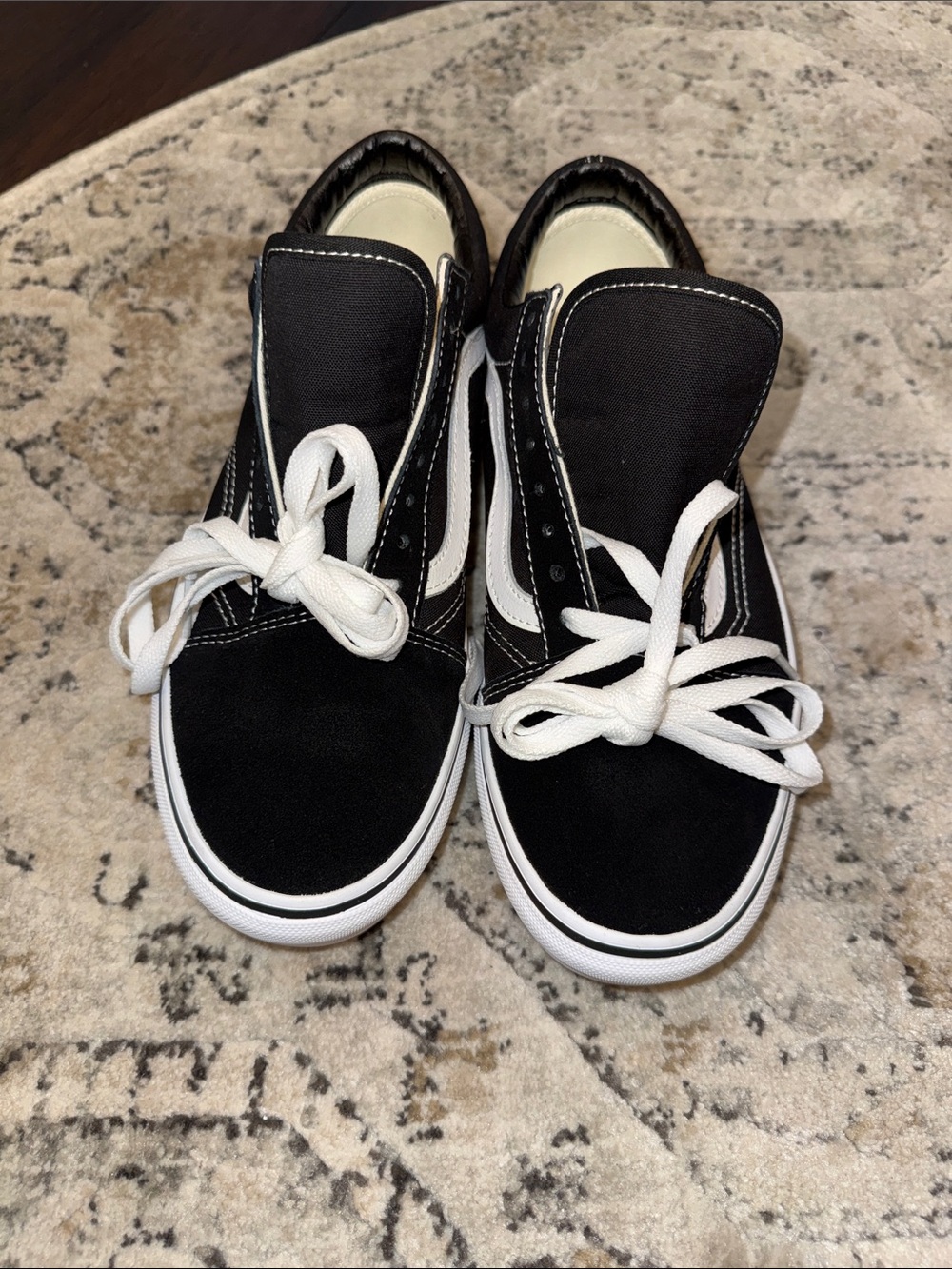 Vans Old Skool Shoe Black and White Low-Top Skate Sneakers